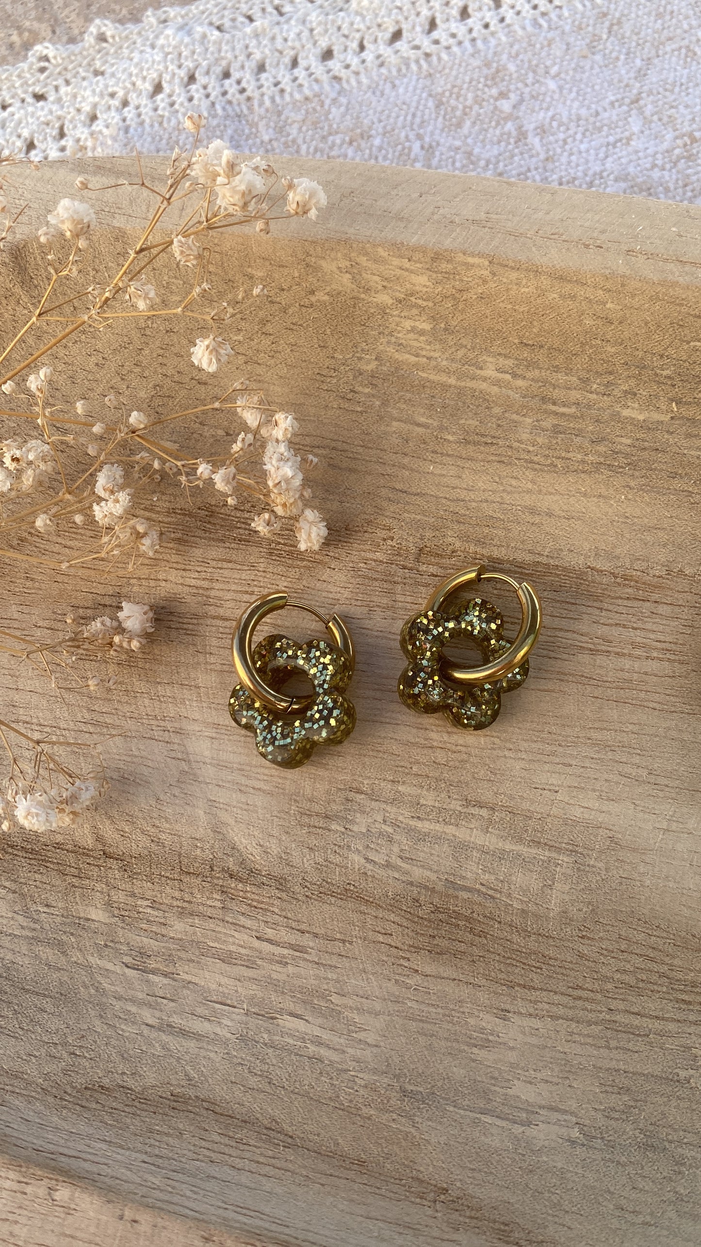 Pampilles à paillettes dorées