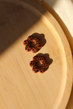 Fleurs marrons léopards